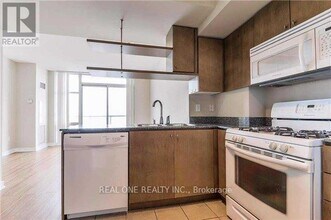 35-3135 Mariner Terrace in Toronto, ON - Building Photo - Building Photo