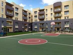 200 E 10th St in Gilroy, CA - Building Photo - Building Photo