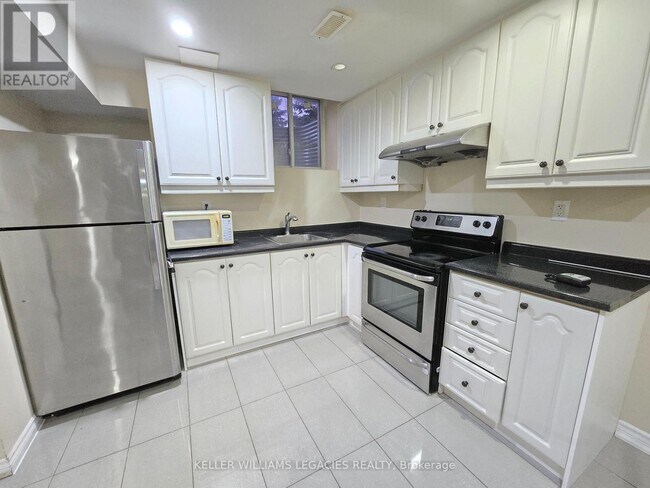 40 Bellcrest Rd in Brampton, ON - Building Photo - Building Photo