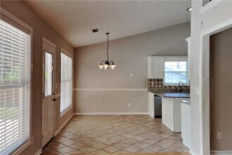 1325 Cedar Oak Ln in Lawrenceville, GA - Foto de edificio - Building Photo