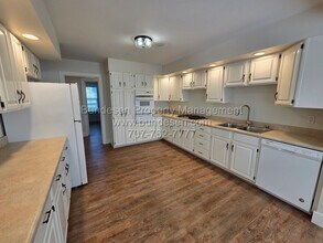 811 Old Adobe Rd in Petaluma, CA - Building Photo - Building Photo