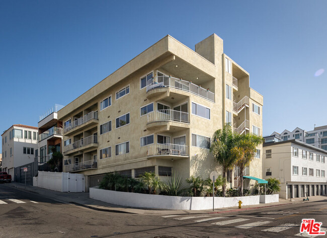 1649 Appian Way in Santa Monica, CA - Building Photo - Building Photo