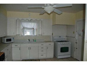 1308 Crestwood Rd in Austin, TX - Building Photo - Building Photo