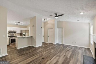 1371 Keys Crossing Dr NE in Atlanta, GA - Building Photo - Building Photo