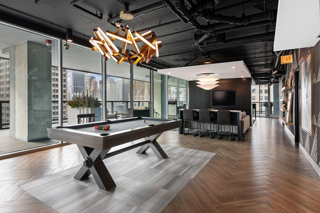 Aston in Chicago, IL - Building Photo