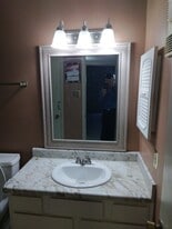 9350 Country Creek Dr, Unit 63 in Houston, TX - Building Photo