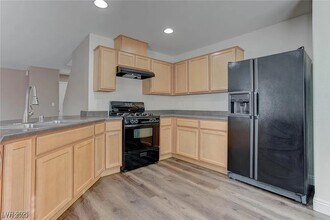 7021 Town Forest Ave in Las Vegas, NV - Building Photo - Building Photo