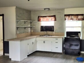 137 Chickasaw in Smithville, TX - Building Photo - Building Photo