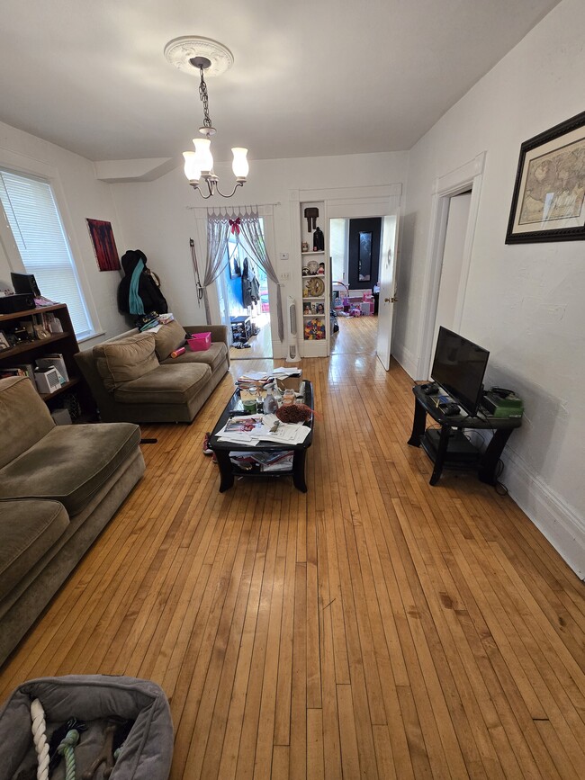 1682 N Franklin Pl, Unit Lower
