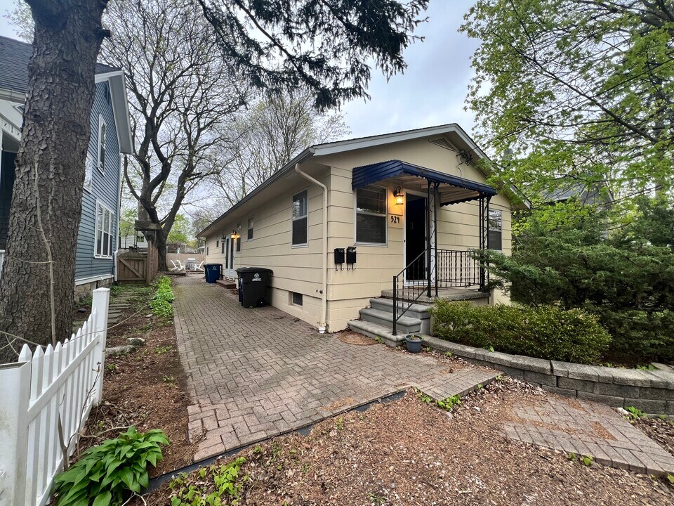 524 S 7th St, Unit 2 in Ann Arbor, MI - Foto de edificio
