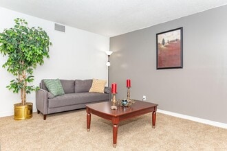 Woodberry Heights in Albuquerque, NM - Building Photo - Building Photo