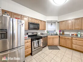 6711 N Sheridan Rd, Unit G08C in Chicago, IL - Building Photo