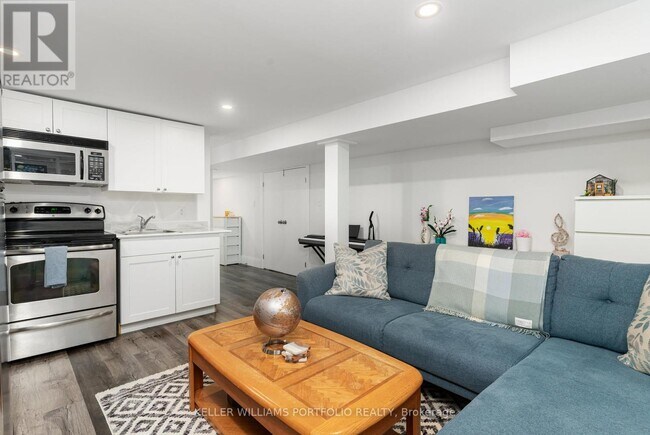 329 Runnymede Rd in Toronto, ON - Building Photo - Building Photo