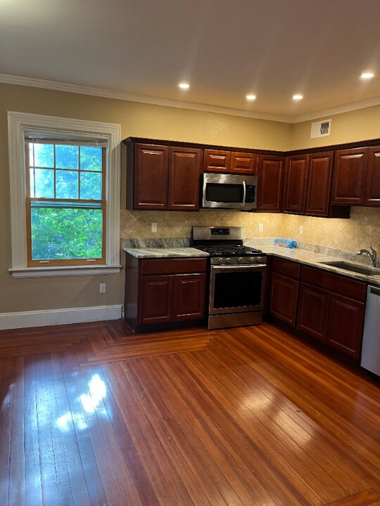 2 Barnes St in Providence, RI - Building Photo