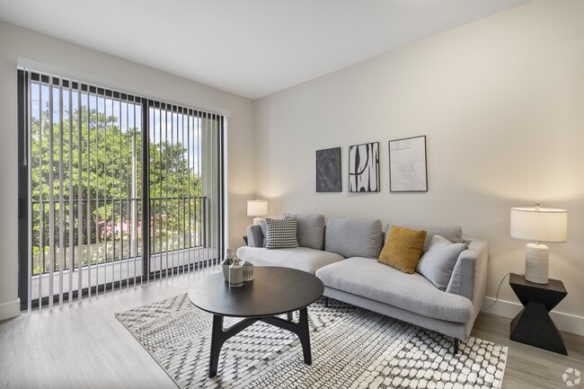 Northside Vistas in Miami, FL - Foto de edificio - Building Photo