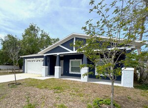 302 Archimedes St in Dunedin, FL - Foto de edificio - Building Photo