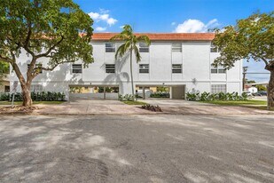1114 Douglas Rd in Coral Gables, FL - Building Photo