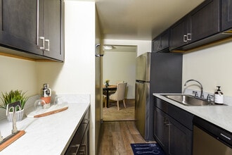 Vairo Village in State College, PA - Foto de edificio - Building Photo