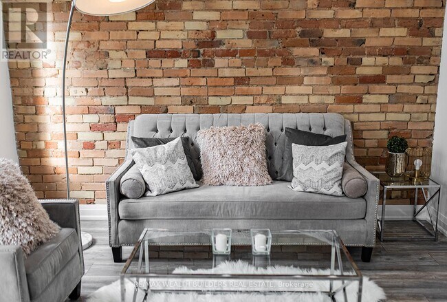 213 Jarvis St in Toronto, ON - Building Photo - Building Photo