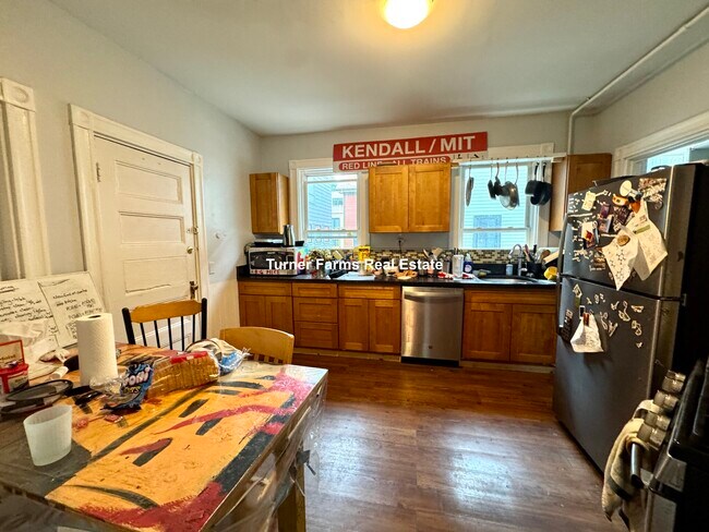 3 Kinnaird St, Unit 1 in Cambridge, MA - Foto de edificio - Building Photo