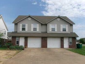 872 Meadowlands Dr in Centerton, AR - Building Photo