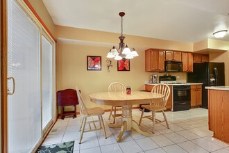 9301 Waterford Ln in Orland Park, IL - Building Photo - Building Photo