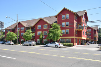 Leander Court in Portland, OR - Building Photo - Building Photo