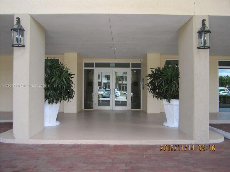 117 NW 42nd Ave, Unit 1106 in Miami, FL - Building Photo