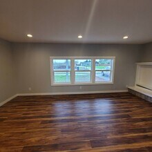 680 Goldfish Farm Rd SE in Albany, OR - Building Photo - Building Photo