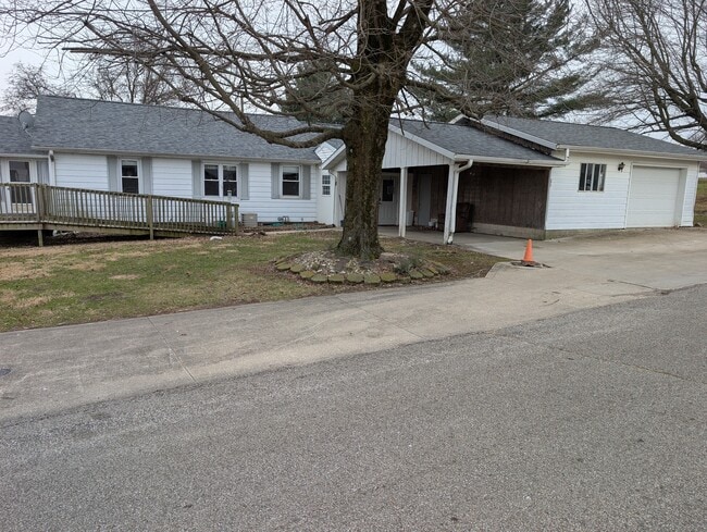 277 N Main St in Montgomery, IN - Foto de edificio - Building Photo