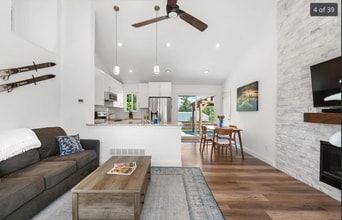 6604 S Dahlia Cir in Centennial, CO - Building Photo - Building Photo