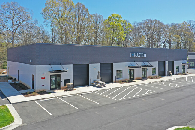 The Townes at Oakwood Square in Mebane, NC - Building Photo - Building Photo