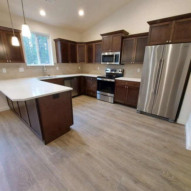17026 Kasserman Dr in Bend, OR - Building Photo - Building Photo