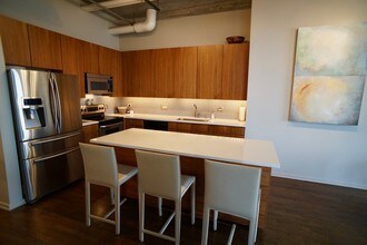 933 W Van Buren St, Unit 913 in Chicago, IL - Foto de edificio - Building Photo
