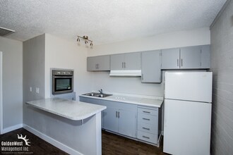 500 N Decatur Blvd in Las Vegas, NV - Building Photo - Building Photo
