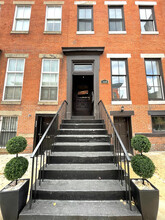 Washington House at 938 N Calvert in Baltimore, MD - Building Photo - Building Photo