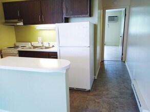 FAIRVIEW - AVAILABLE JULY 2024 in Bloomington, IN - Foto de edificio - Building Photo