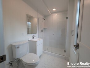 1200 Massachusetts Ave in Cambridge, MA - Foto de edificio - Building Photo