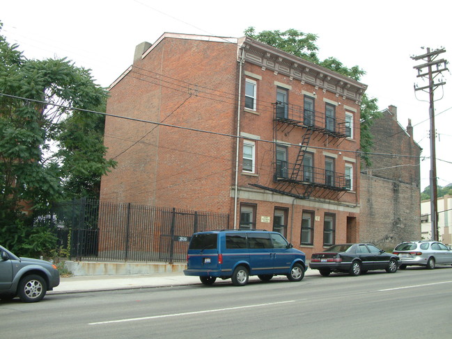 2037-2039 Elm St in Cincinnati, OH - Building Photo - Building Photo