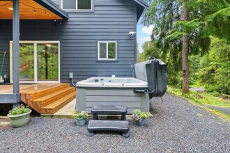 162 Paradise Dr in Ashford, WA - Foto de edificio - Building Photo