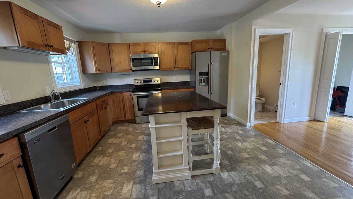 301 East St in Easthampton, MA - Building Photo