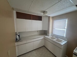 2401 Lowell Ave in Saginaw, MI - Foto de edificio - Building Photo