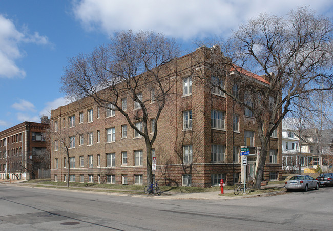 Superior in Minneapolis, MN - Foto de edificio - Building Photo