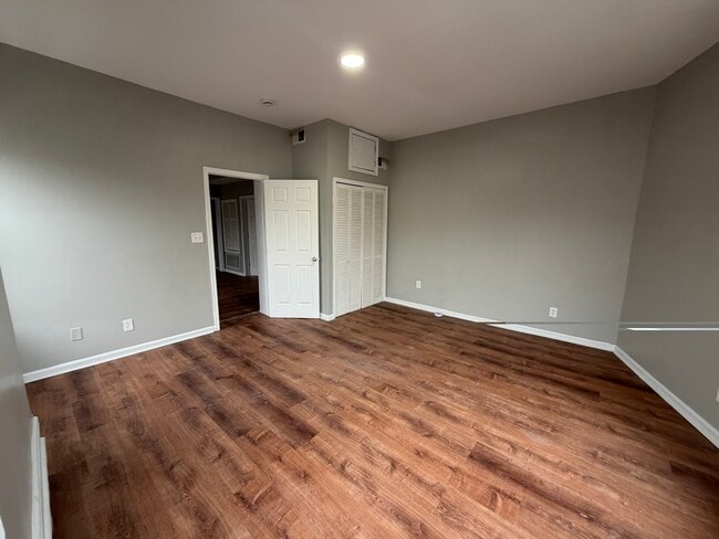 100 Warren St, Unit Second floor in Paterson, NJ - Building Photo - Building Photo