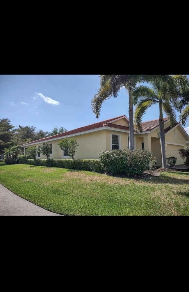 2448 Blackburn Cir in Cape Coral, FL - Building Photo - Building Photo