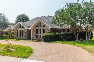 2516 Piedra Dr in Plano, TX - Foto de edificio - Building Photo