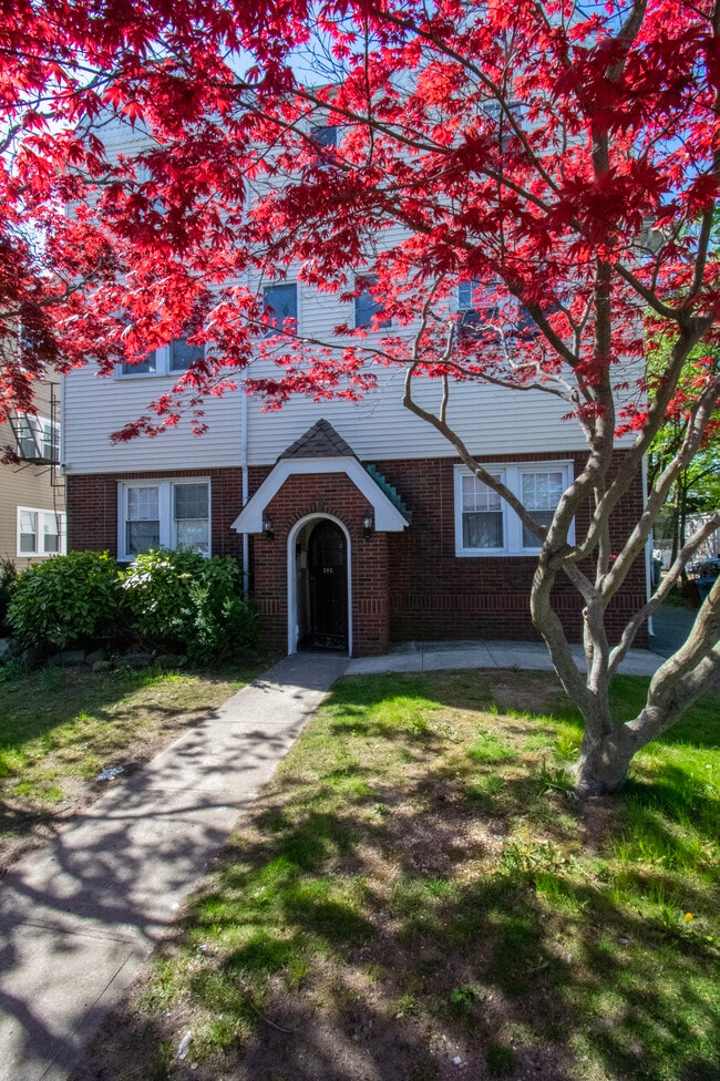 840 Seaman Ave E, Unit 2E