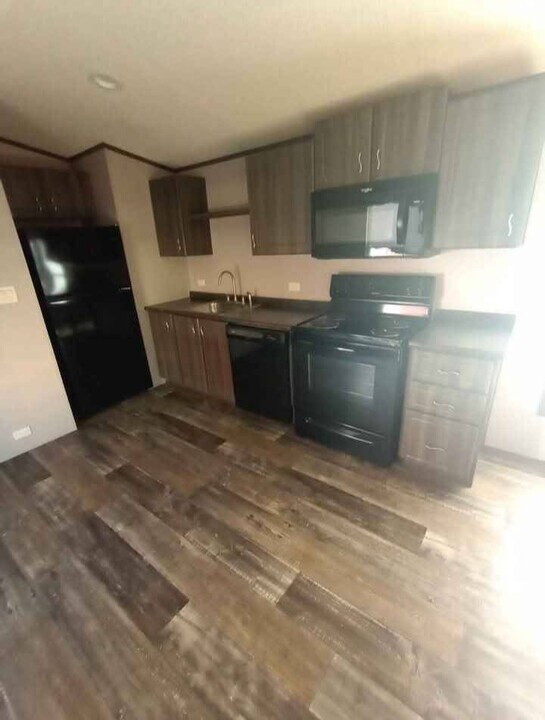 107 Colonial Ln in Colorado City, AZ - Building Photo
