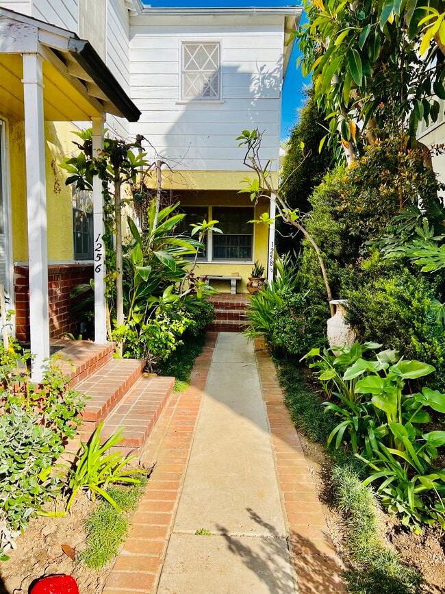 1256 Devon Ave, Unit 1