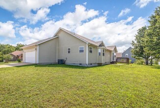 125 Ridgeview Dr in St. Robert, MO - Building Photo - Building Photo